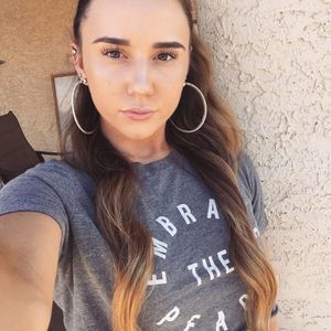 Meet your Posher, Lauren